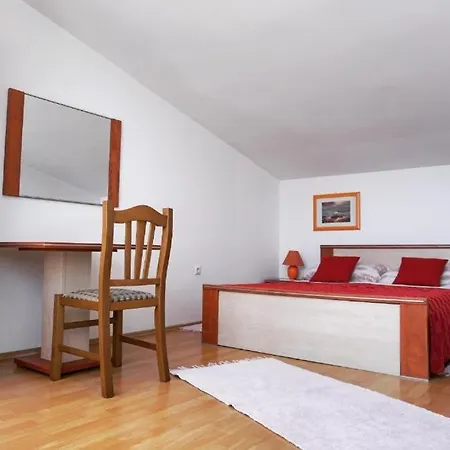 With A Parking Space Valbandon, - 7200 Apartment Fazana