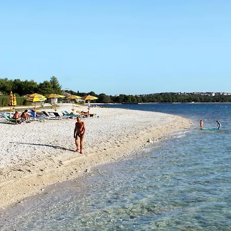 Apartamento With Parking Space Valbandon, - 7200