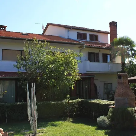 With Parking Space Valbandon, - 7200 Apartamento *