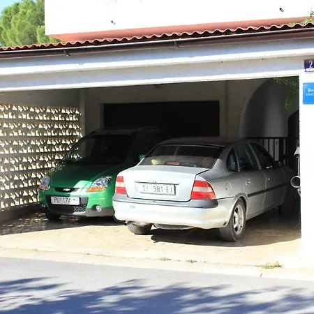 With Parking Space Valbandon, - 7200 Apartamento *