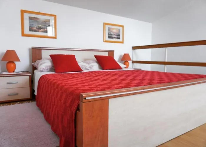 Apartman With Parking Space Valbandon, - 7200 *