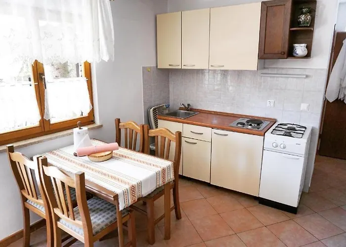 Apartman With Parking Space Valbandon, - 7200