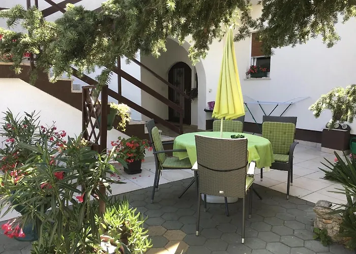Apartman With Parking Space Valbandon, - 7200 *