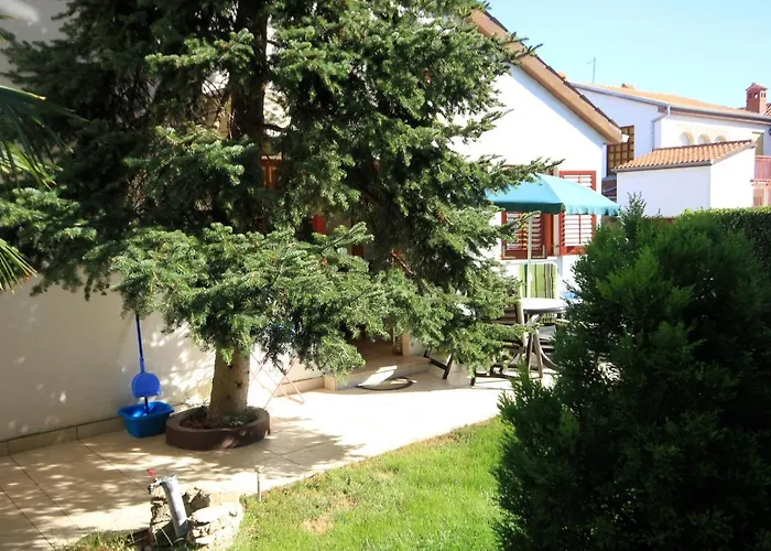 Apartman With Parking Space Valbandon, - 7200 *